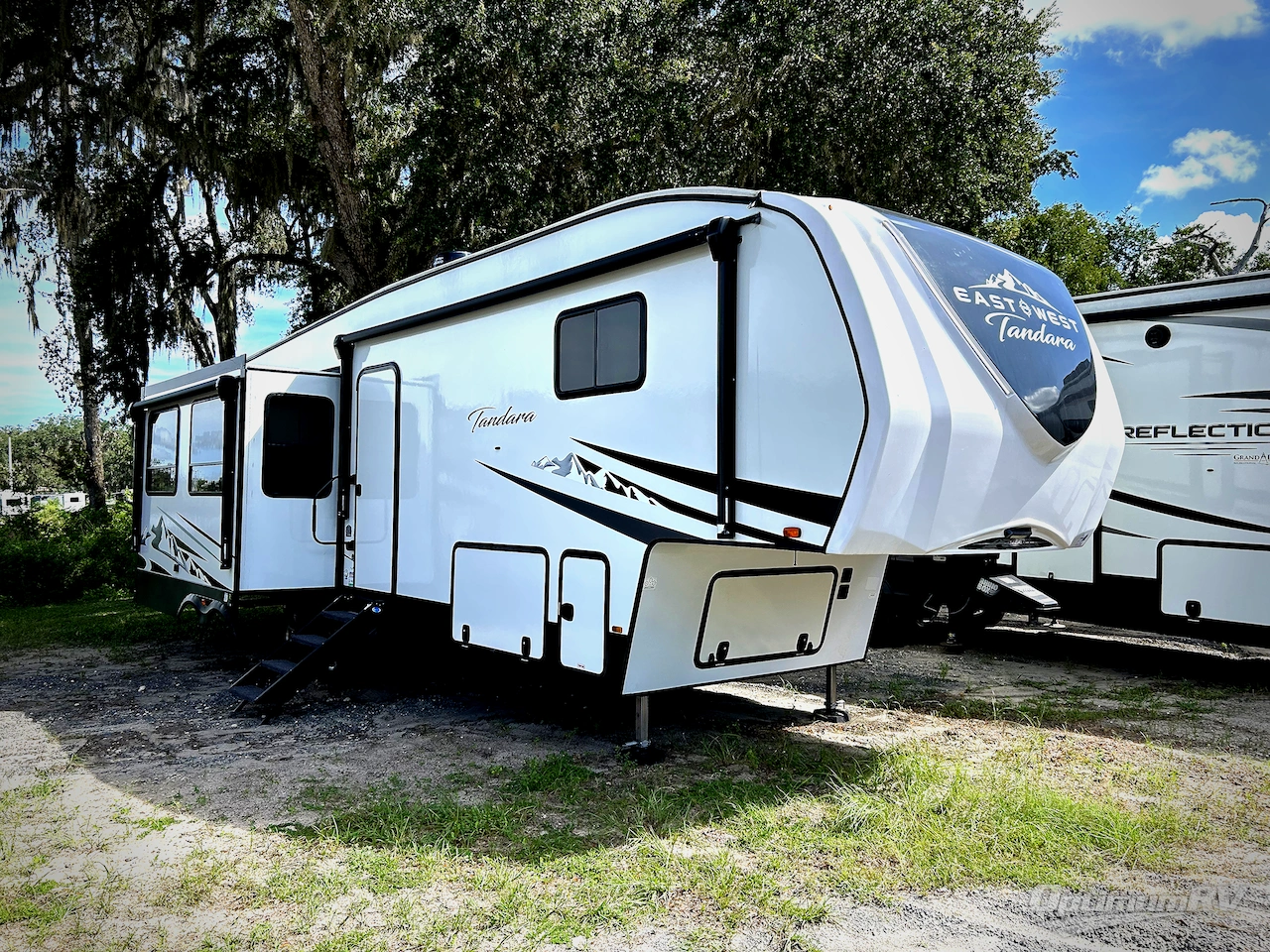2023 East To West Tandara 320RL Photo 1