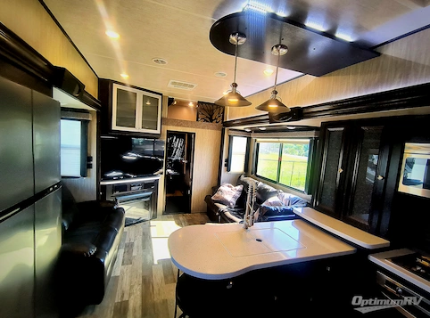 2018 Heartland Road Warrior 429 RV Photo 2