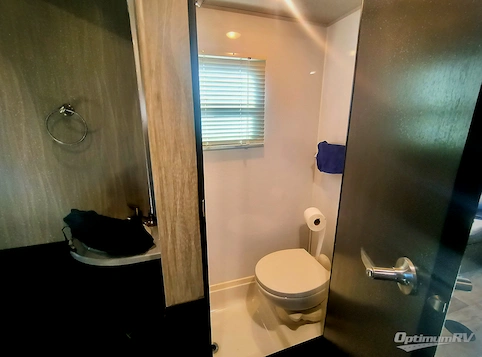 2018 Heartland Road Warrior 429 RV Photo 3