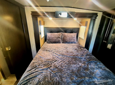 2018 Heartland Road Warrior 429 RV Photo 4