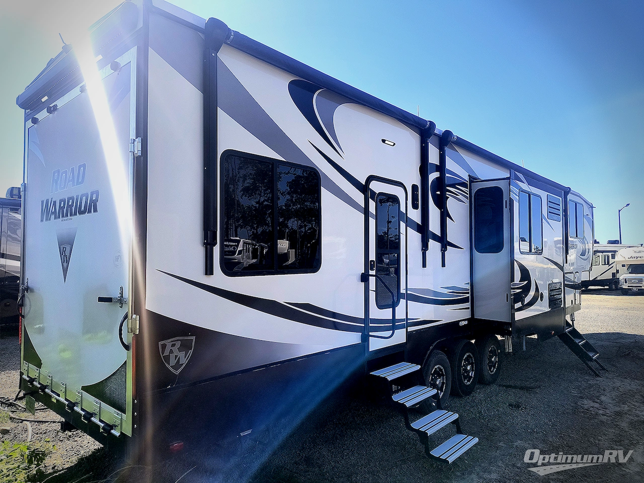 2018 Heartland Road Warrior 429 Photo 3