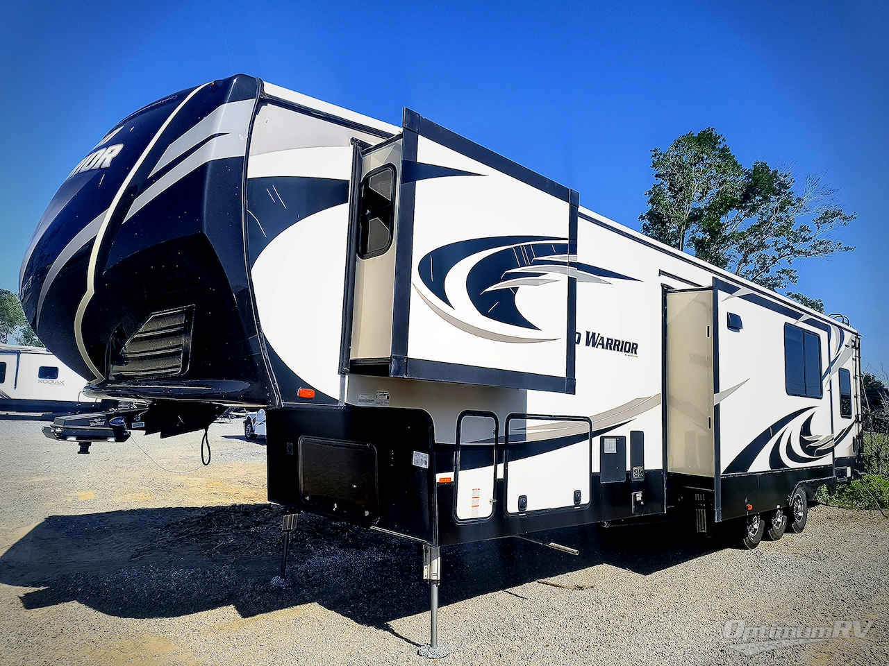 2018 Heartland Road Warrior 429 Photo 5