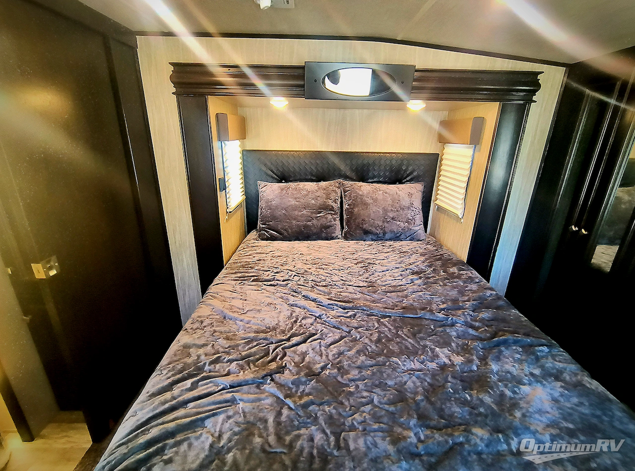 2018 Heartland Road Warrior 429 Photo 20