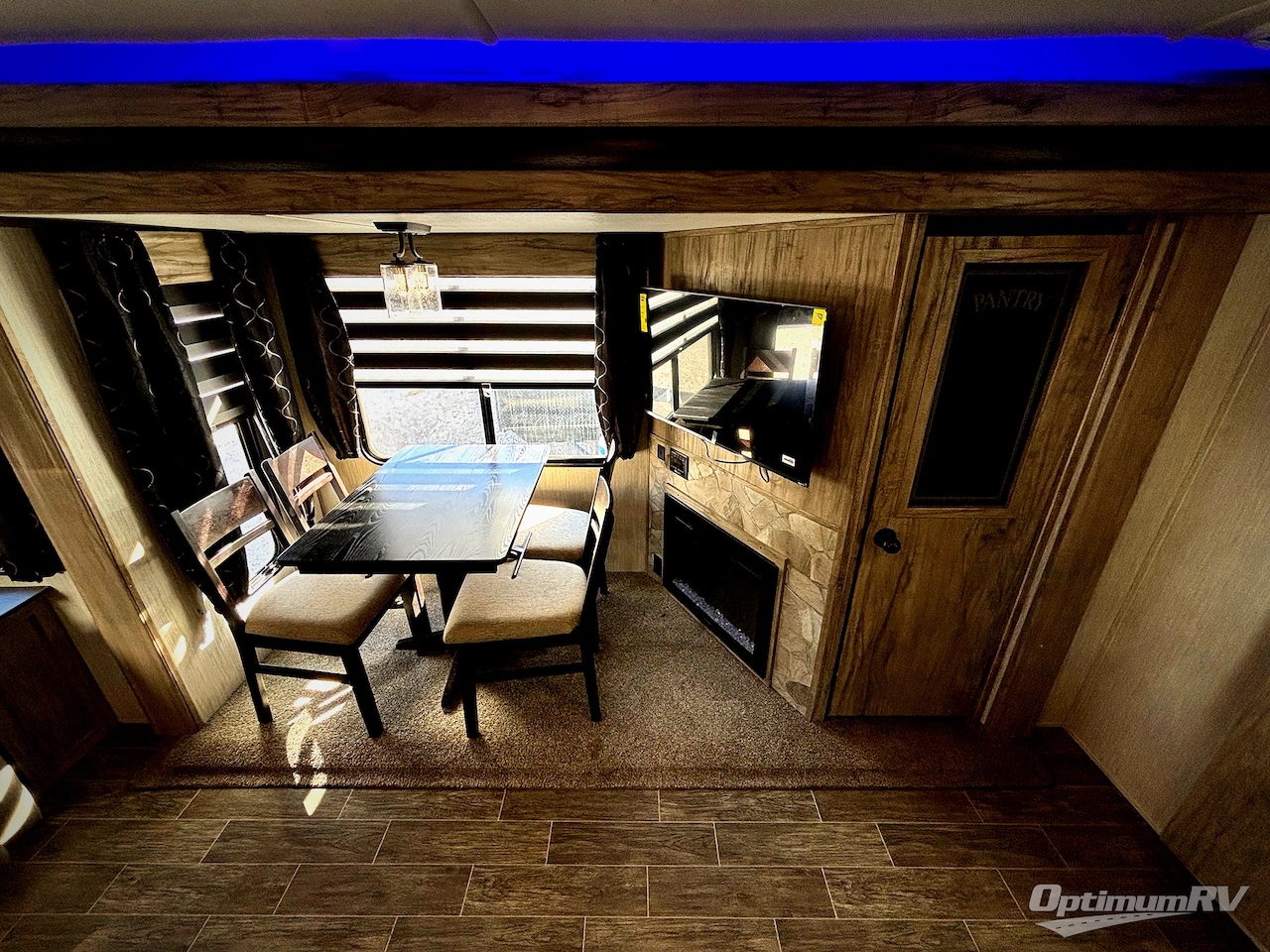 2021 Forest River Cherokee Alpha Wolf 23RD-L Photo 9