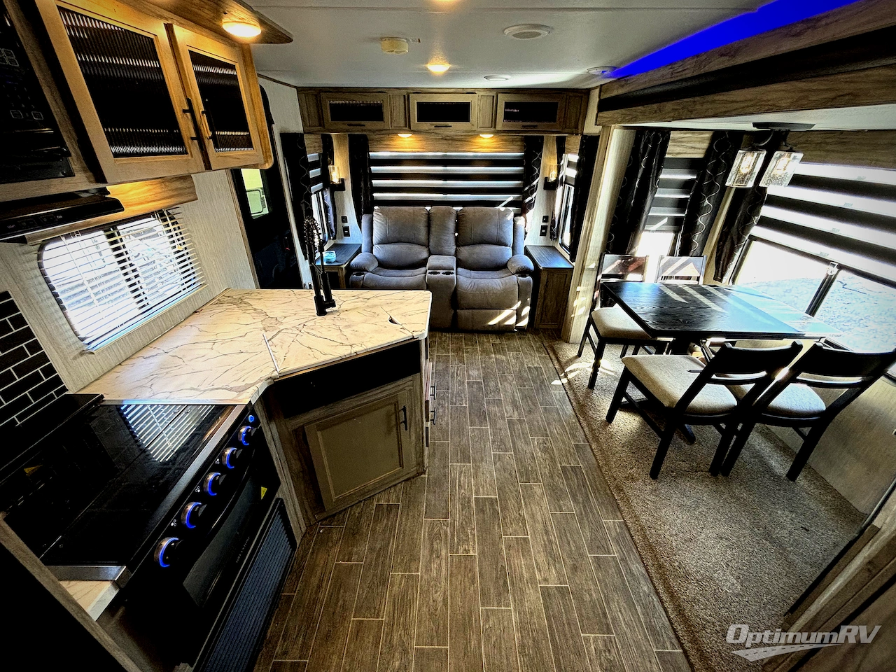 2021 Forest River Cherokee Alpha Wolf 23RD-L Photo 5