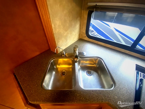 2008 Gulf Stream Endura 6341 RV Photo 4