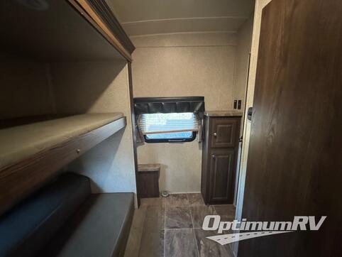 2017 Forest River Rockwood Signature Ultra Lite 8281WS RV Photo 4