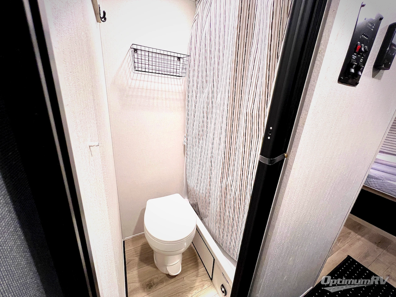 2025 Shasta Compact 16BH Photo 5