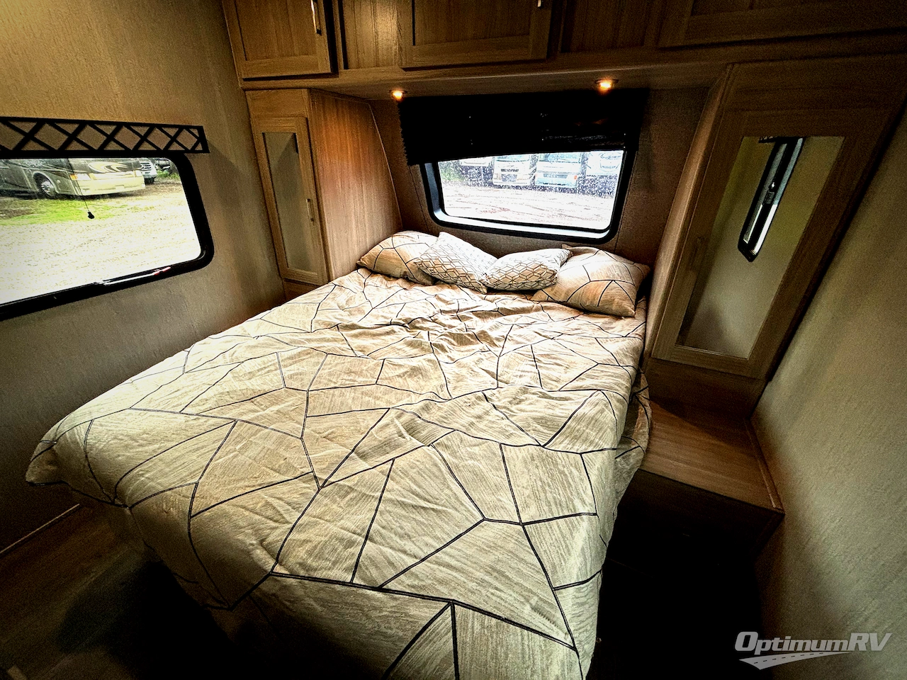 2020 Coachmen Freedom Express Liberty Edition 320BHDSLE Photo 6