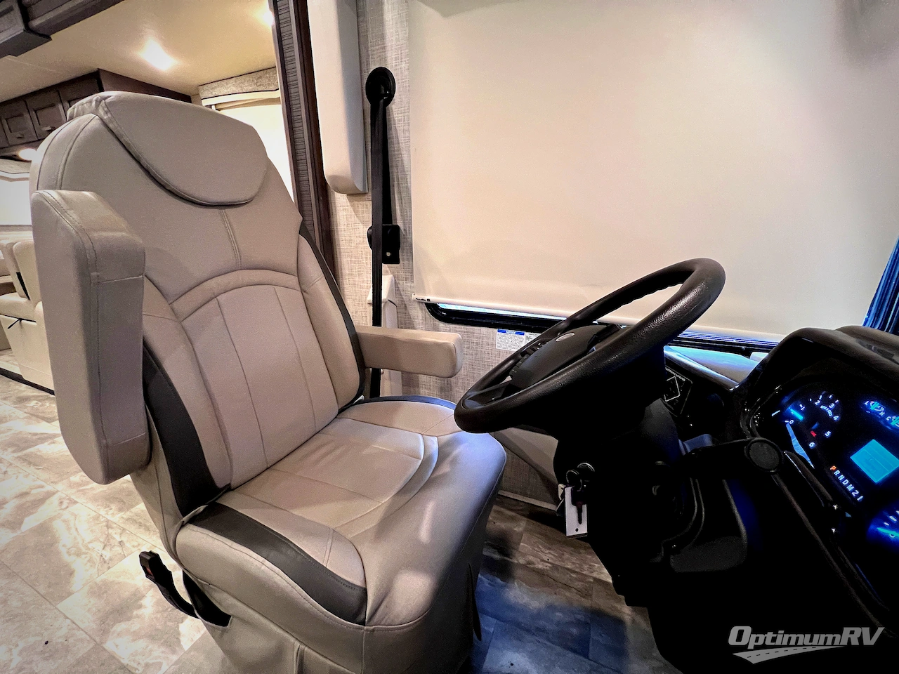 2023 Thor Challenger 37FH Photo 6