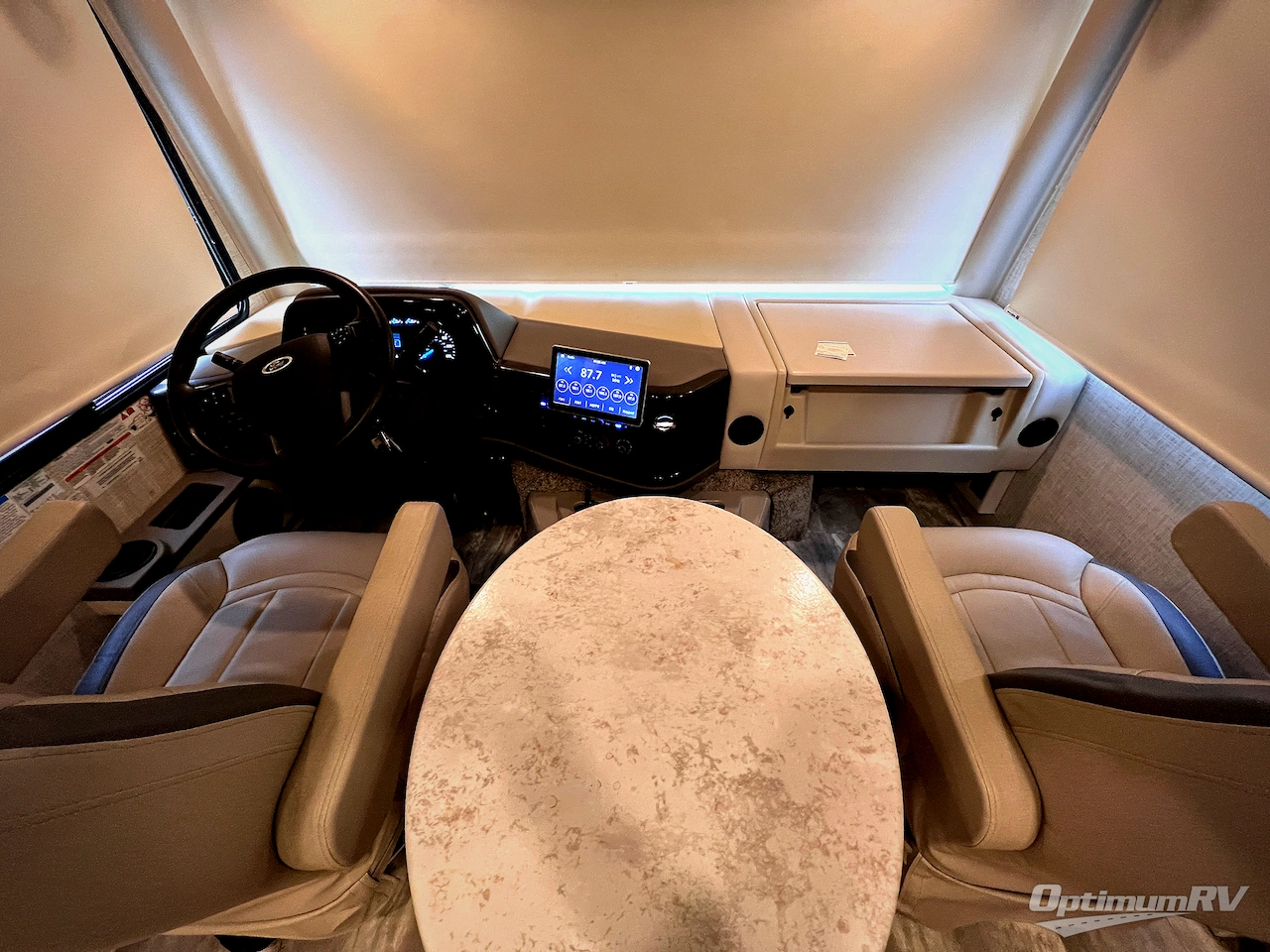 2023 Thor Challenger 37FH Photo 9