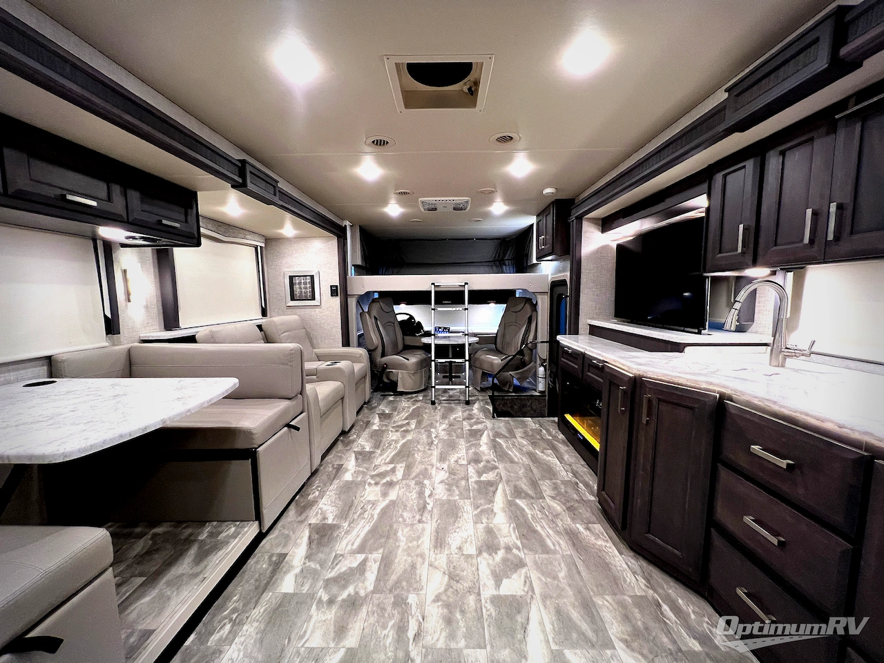 2023 Thor Challenger 37FH Photo 13