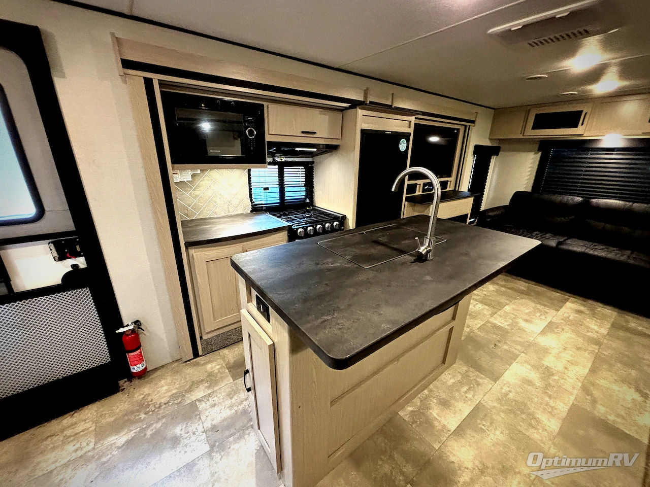 2021 Coachmen Apex Ultra-Lite 293RLDS Photo 12