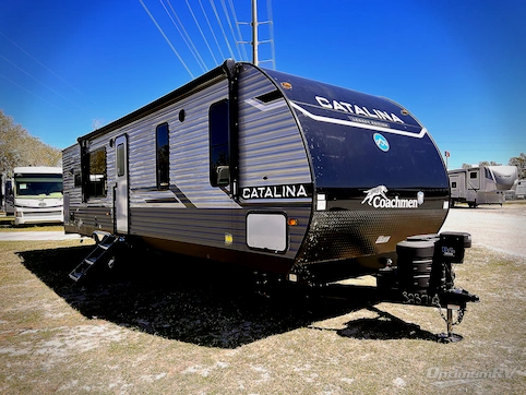 Used 2024 Coachmen Catalina Legacy Edition 303RKDS Featured Photo