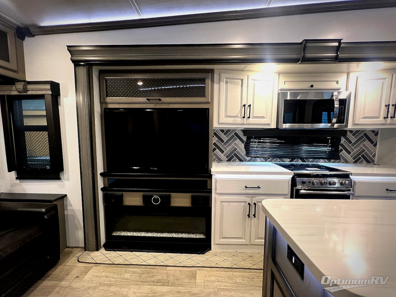 2022 Keystone Montana 3781RL Photo 8