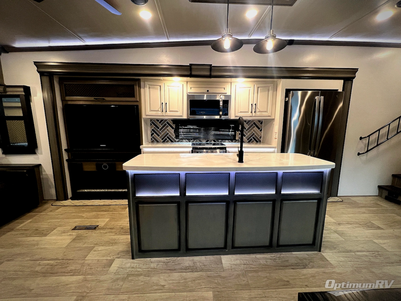 2022 Keystone Montana 3781RL Photo 10