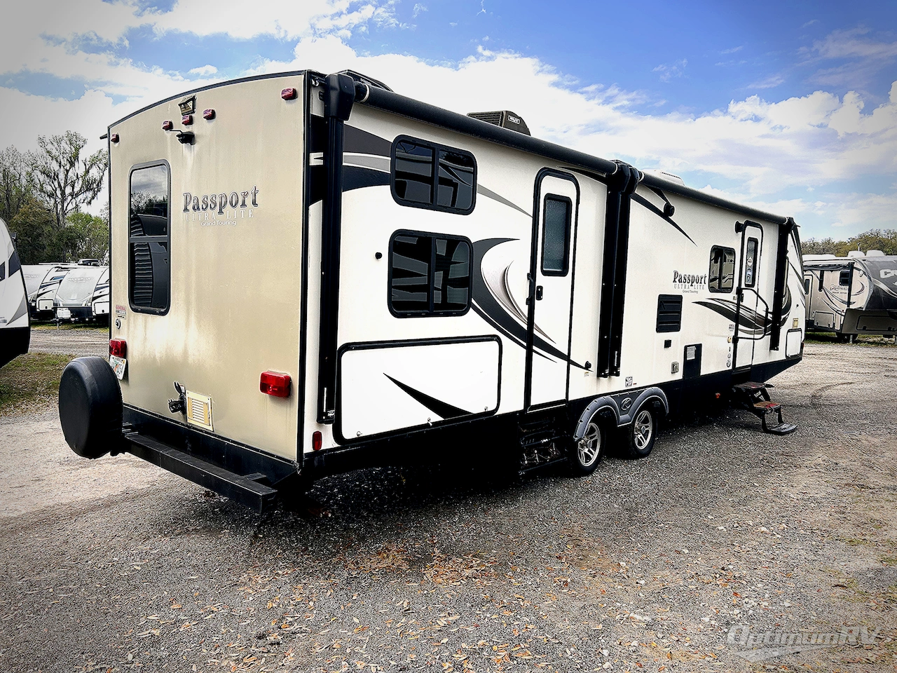 2019 Keystone Passport 3220BH Grand Touring Photo 2