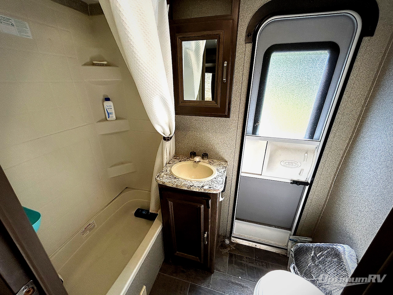 2019 Keystone Passport 3220BH Grand Touring Photo 11