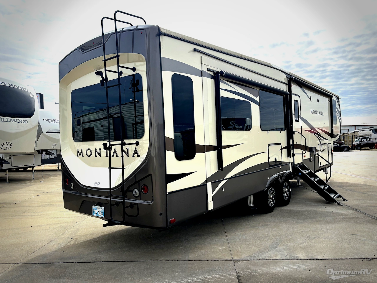 2017 Keystone Montana 3721RL Photo 2