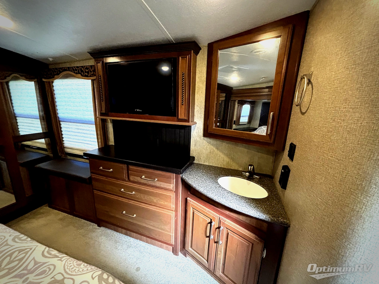 2015 Keystone Montana 3402 RL Photo 10