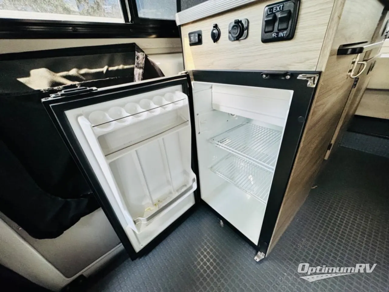 2021 Winnebago Solis 59P Photo 12