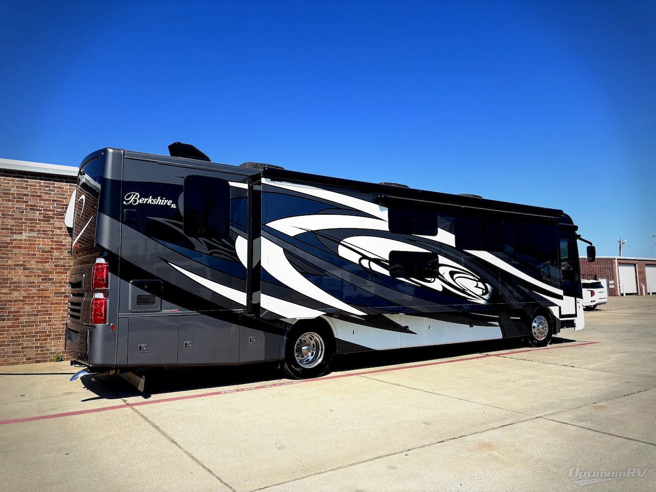 2020 Forest River Berkshire XL 40C Photo 2