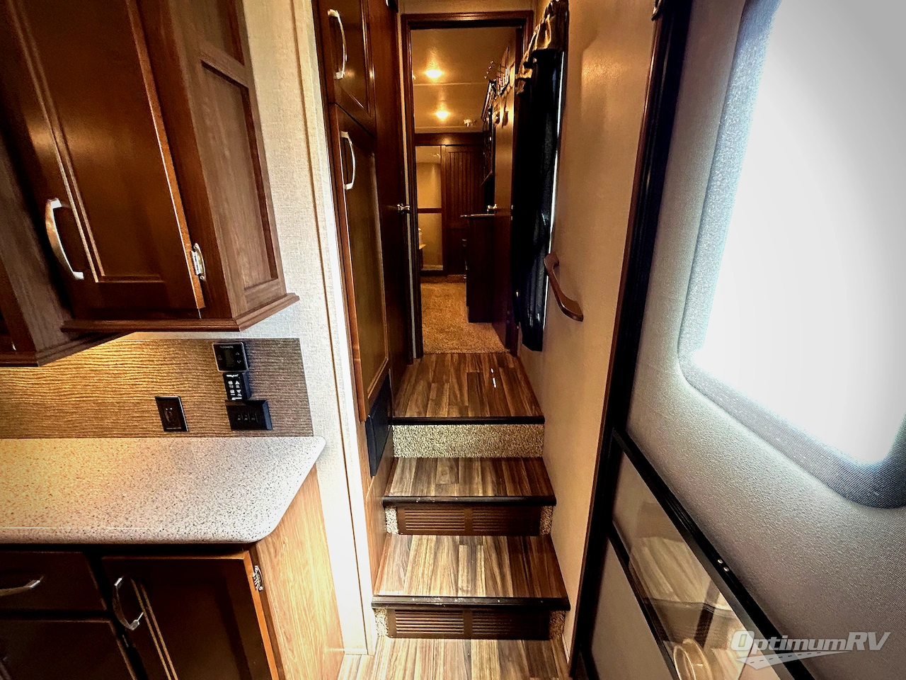 2017 Keystone Montana High Country 305RL Photo 7