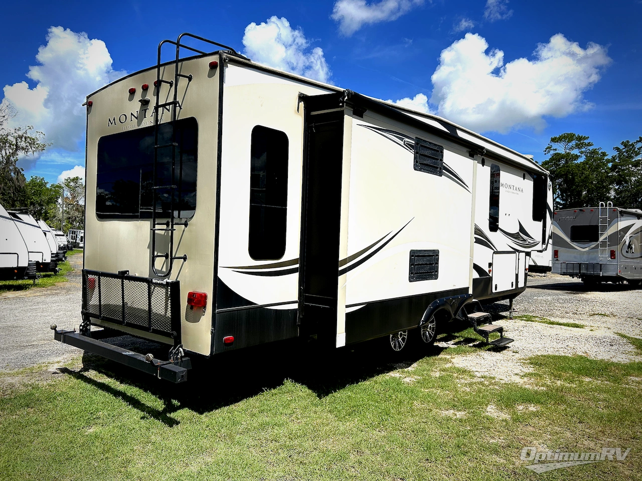 2017 Keystone Montana High Country 305RL Photo 2