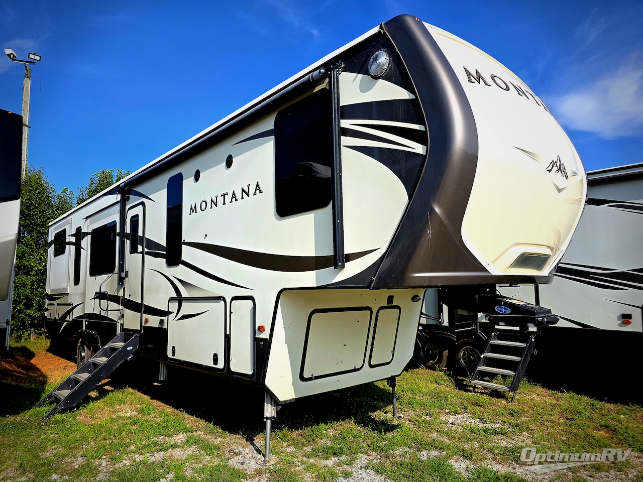 2017 Keystone Montana 3790RD Photo 1