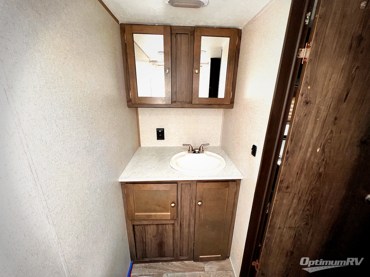 2019 Coachmen Clipper 17FQ Photo 12