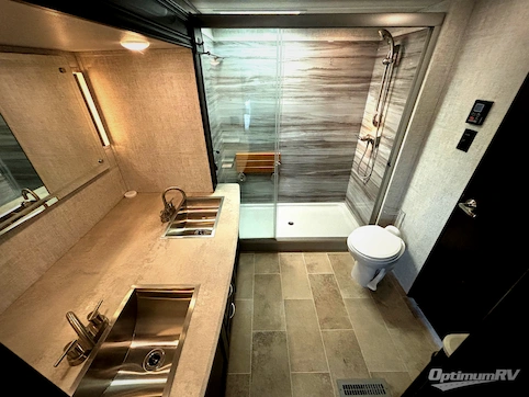 2021 Palomino Columbus 389FLC RV Photo 3