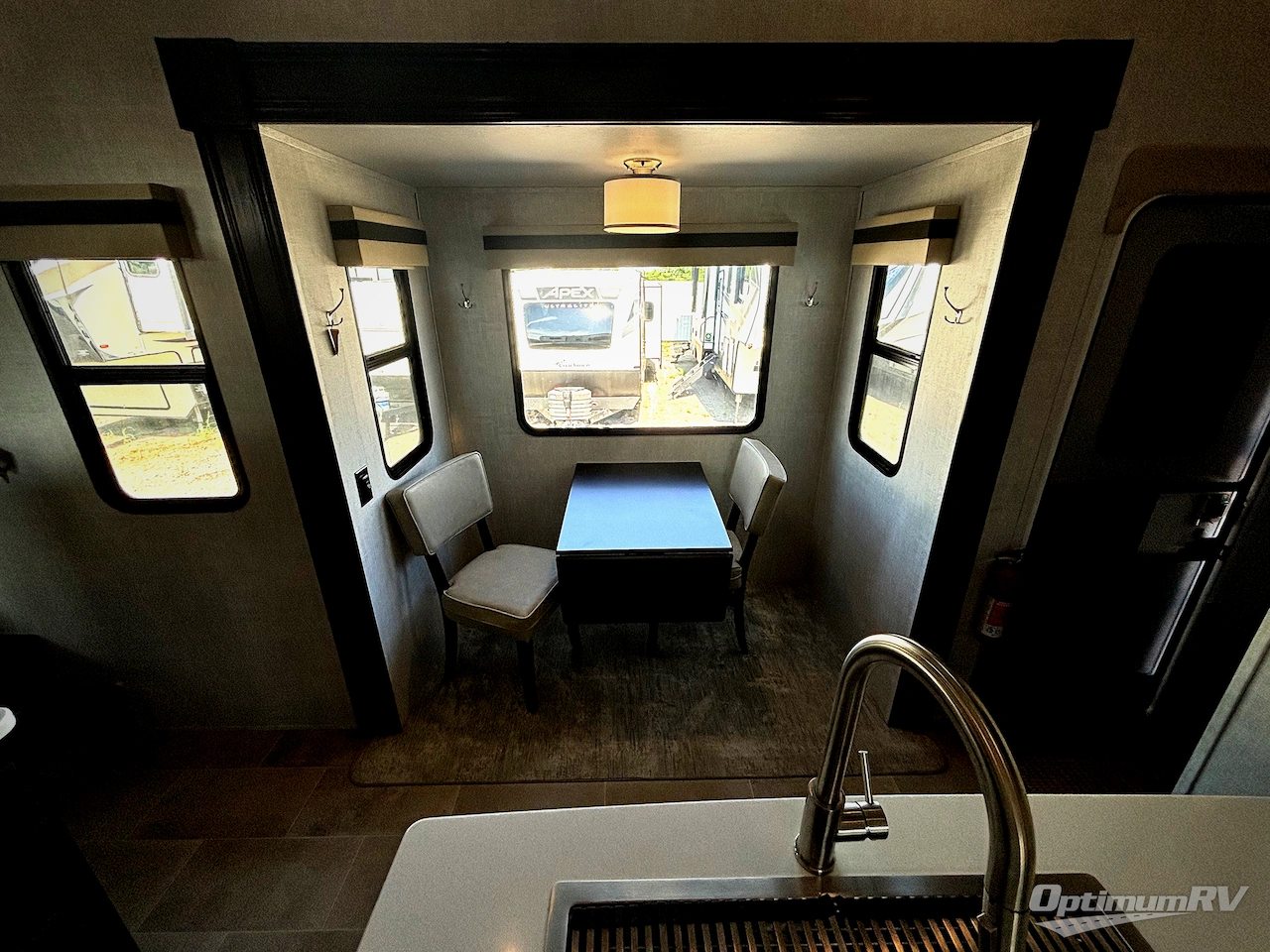 2021 Palomino Columbus 389FLC Photo 7