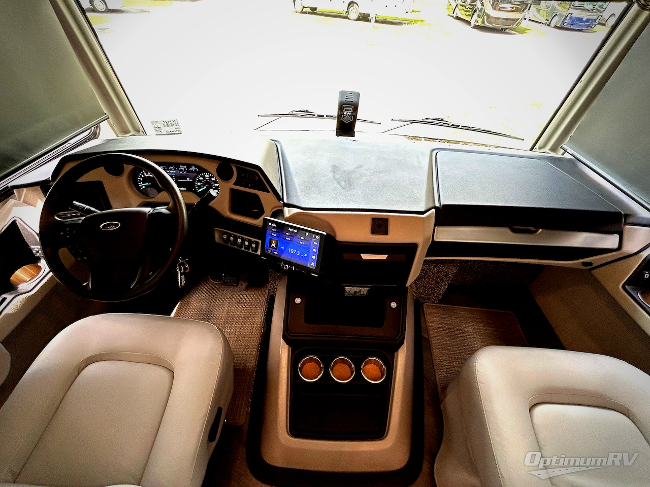2024 Fleetwood Bounder 35K Photo 8