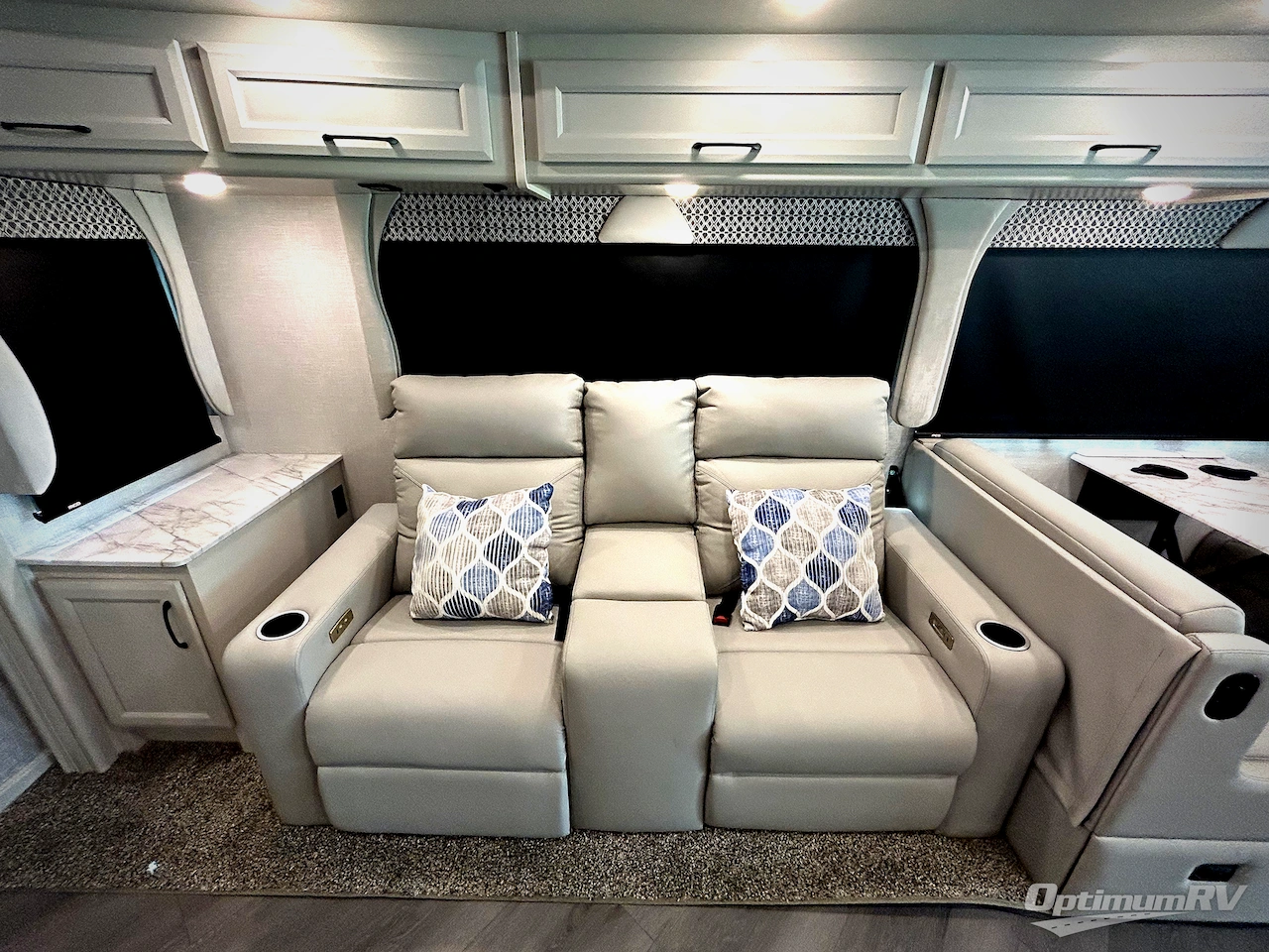 2024 Fleetwood Bounder 35K Photo 12