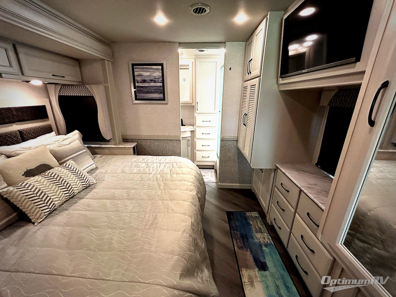 2024 Fleetwood Bounder 35K Photo 15