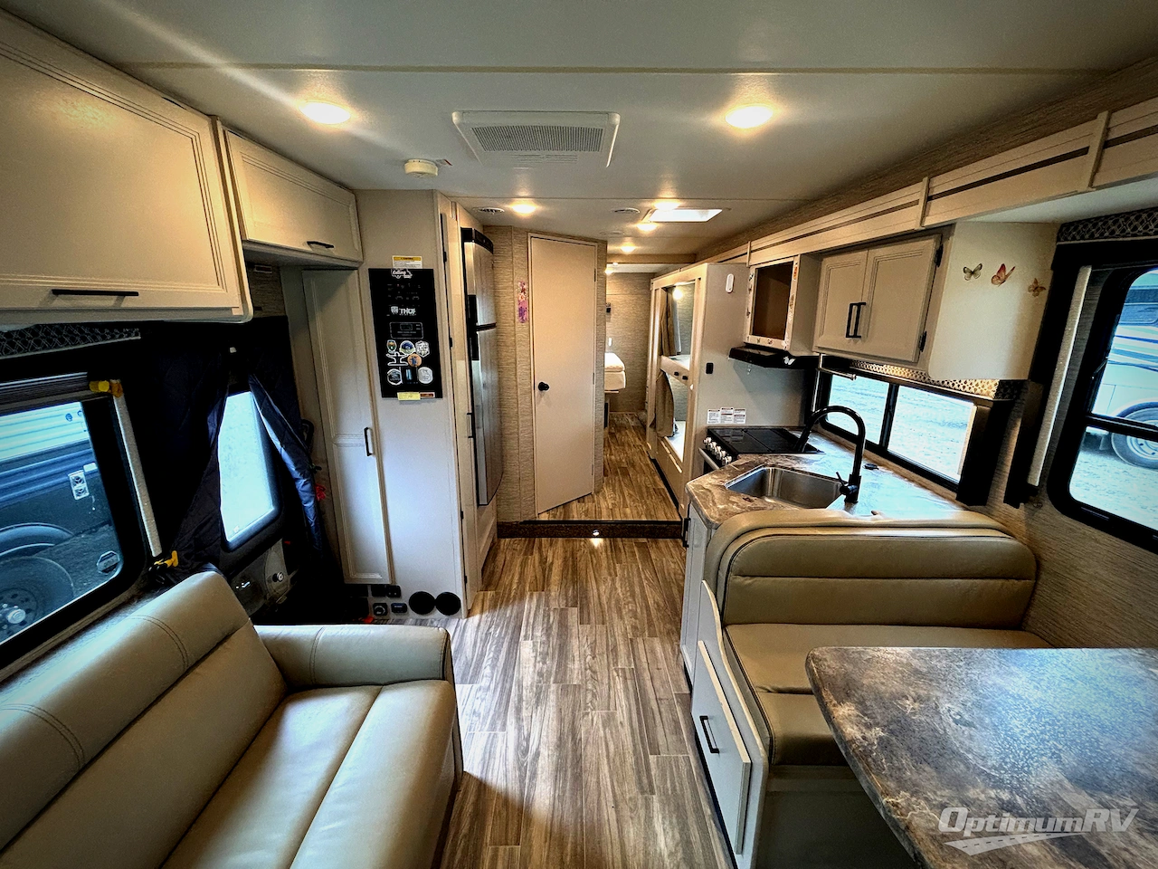 2023 Thor Chateau 31EV Photo 4