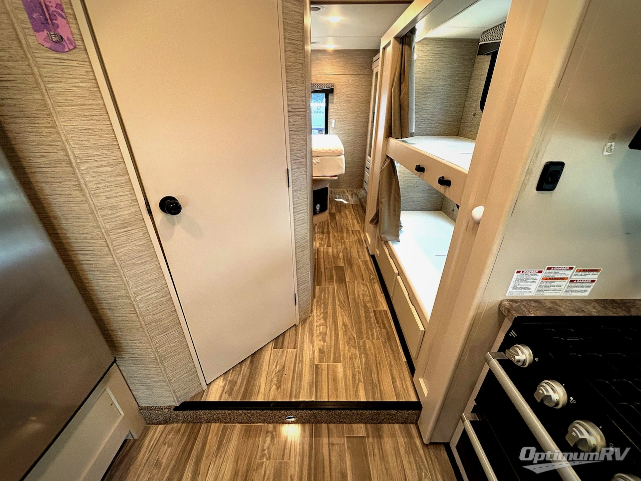 2023 Thor Chateau 31EV Photo 13