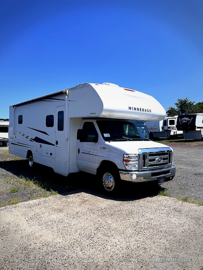 2019 Winnebago Outlook 27D RV Photo 1