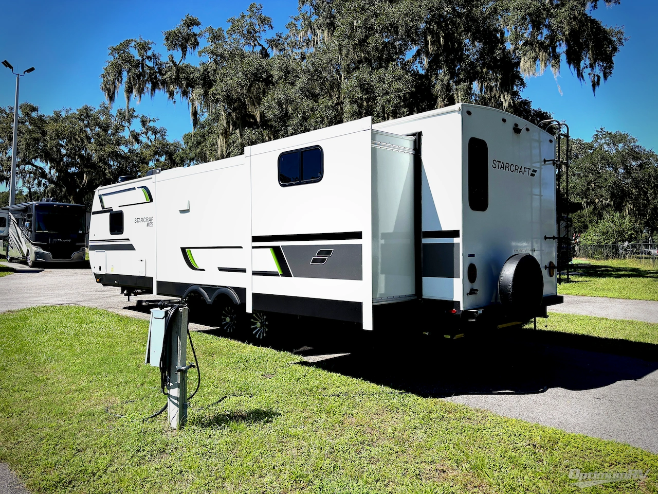 2025 Starcraft GSL 321BHS Photo 3