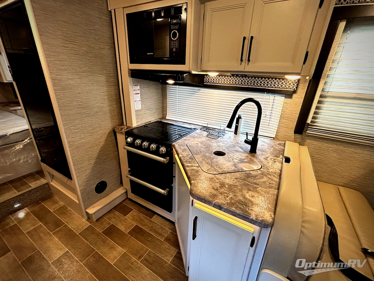 2022 Thor Chateau 28Z Photo 14