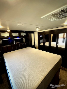 2016 Grand Design MOMENTUM 376TH RV Photo 4