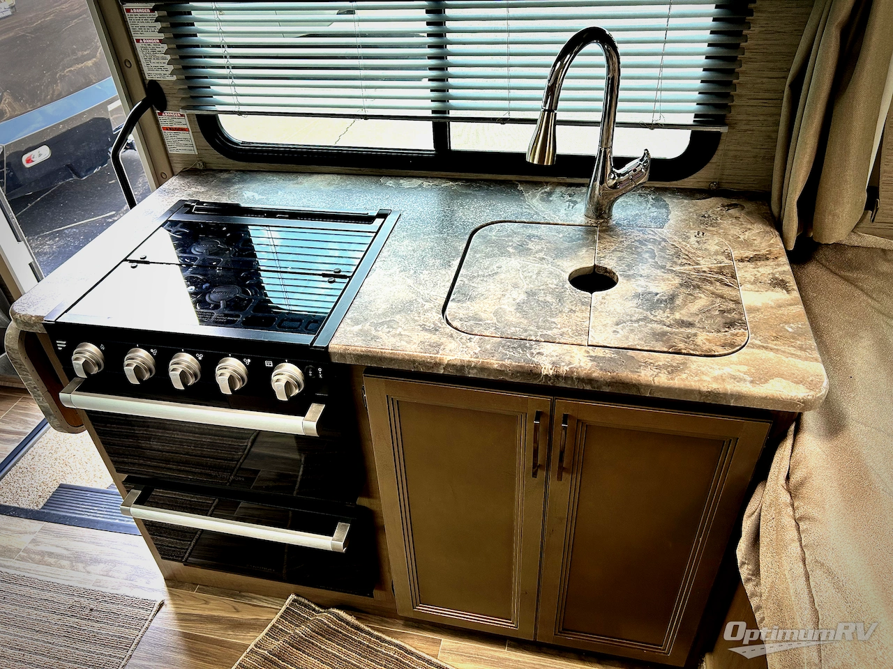 2022 Thor Four Winds 23U Photo 10