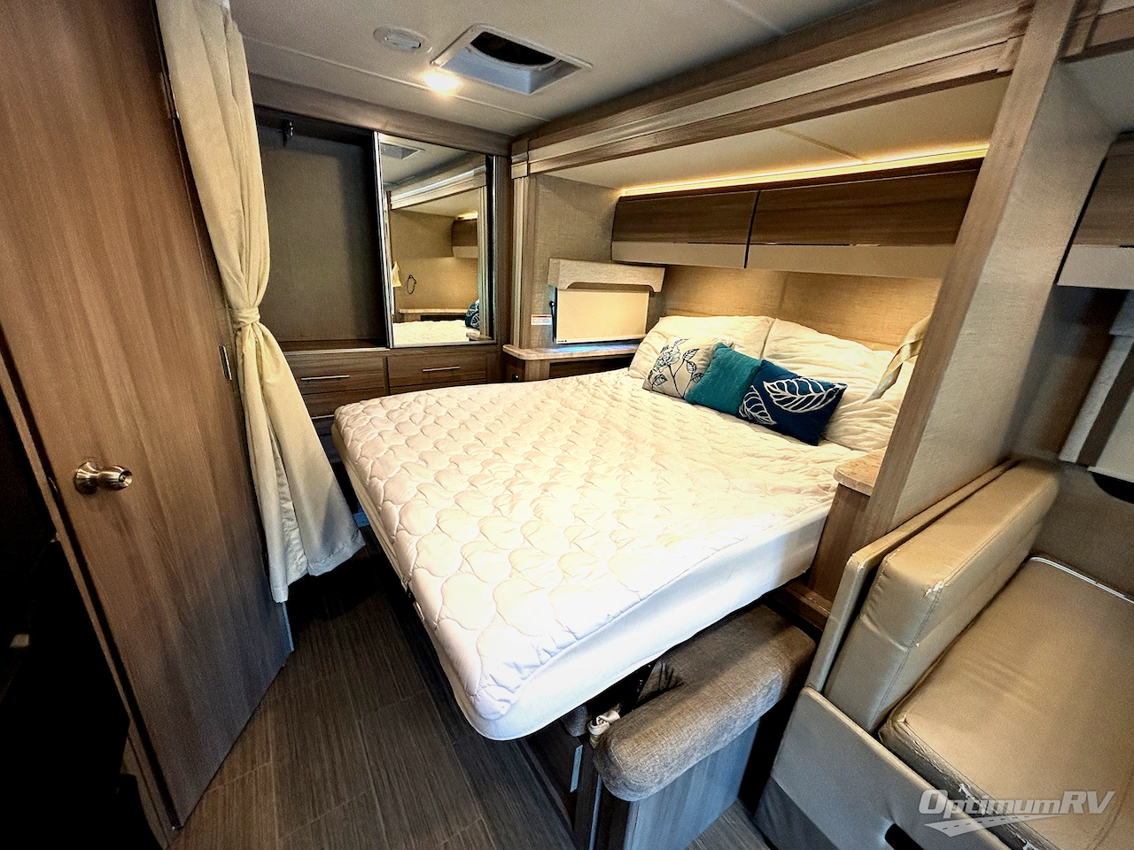 2023 Thor Compass 23TW Photo 12