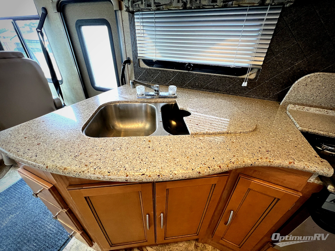 2016 Coachmen Mirada 35LS Photo 12