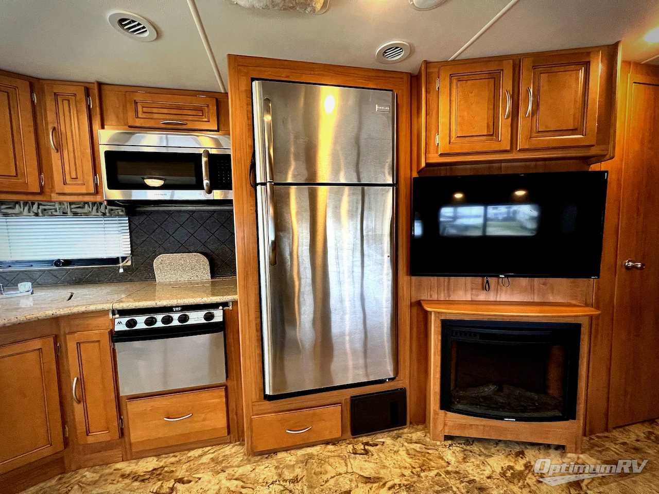 2016 Coachmen Mirada 35LS Photo 15