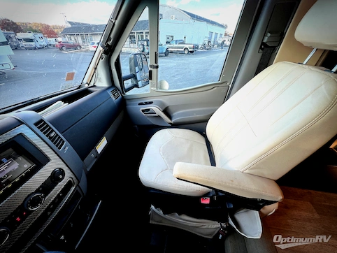 2019 Tiffin Wayfarer 24FW RV Photo 2