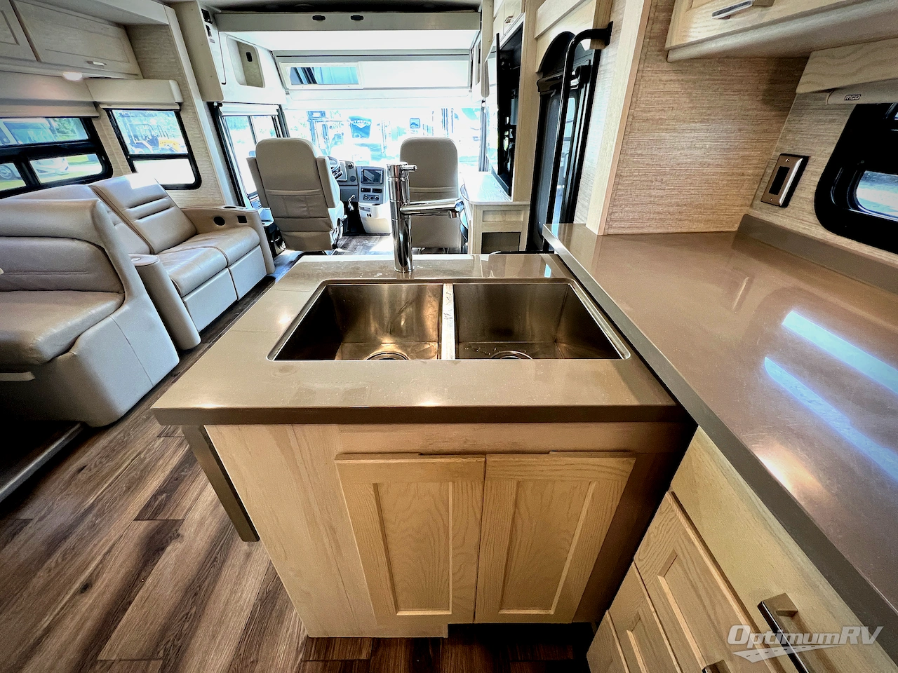 2020 Winnebago Forza 34T Photo 12