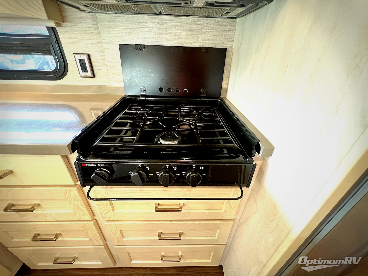 2020 Winnebago Forza 34T Photo 13