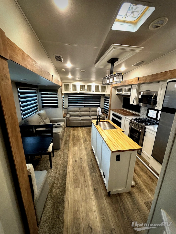 2022 Prime Time Crusader 335RLP Photo 5