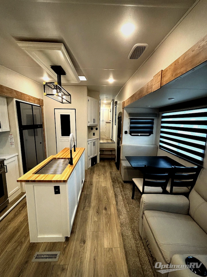 2022 Prime Time Crusader 335RLP Photo 6